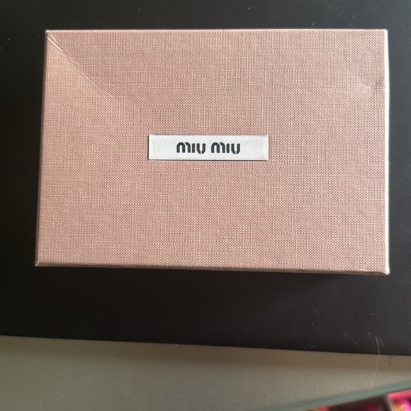 MIU MIU EUC , original COA, two-tone pink wallet WITH ORIGINAL BOX - Picture 2 of 5